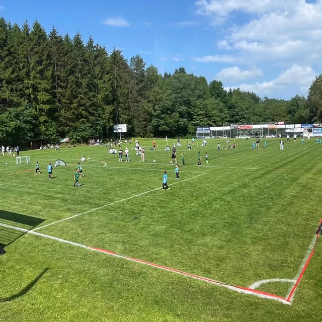 Spielszene im Waldstadion Rönshausen